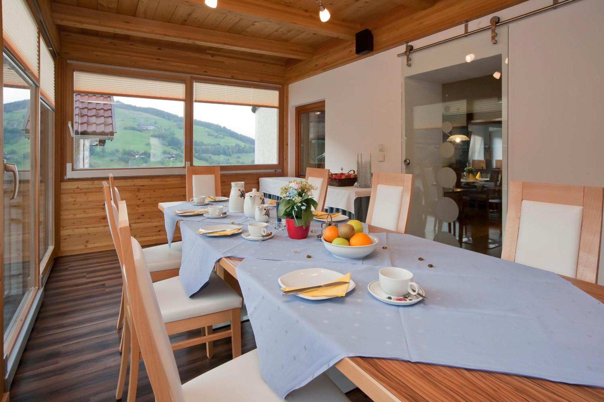Sportbauernhof - Gasthaus Hochalmblick Krems in Kaernten エクステリア 写真