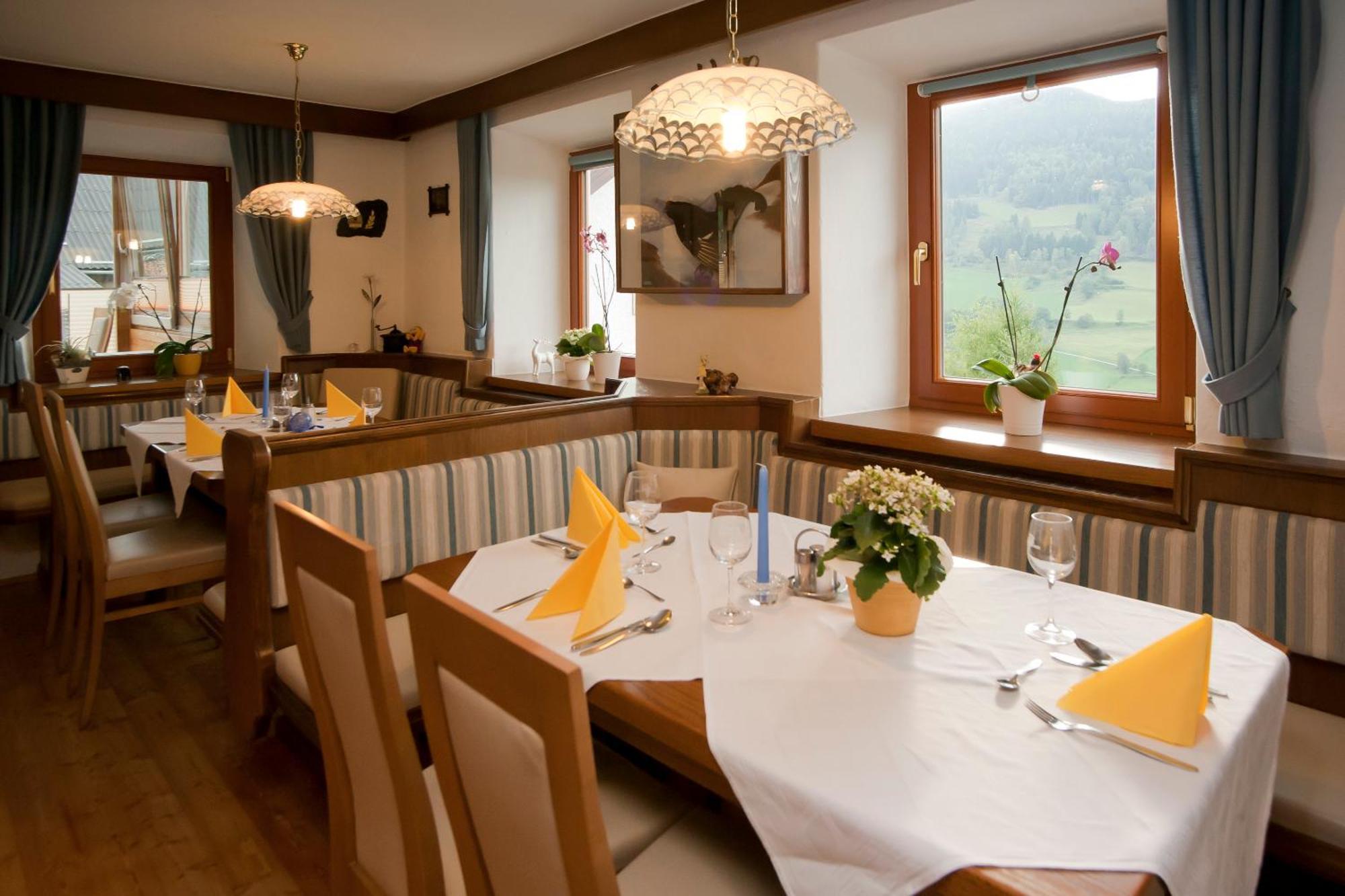 Sportbauernhof - Gasthaus Hochalmblick Krems in Kaernten エクステリア 写真