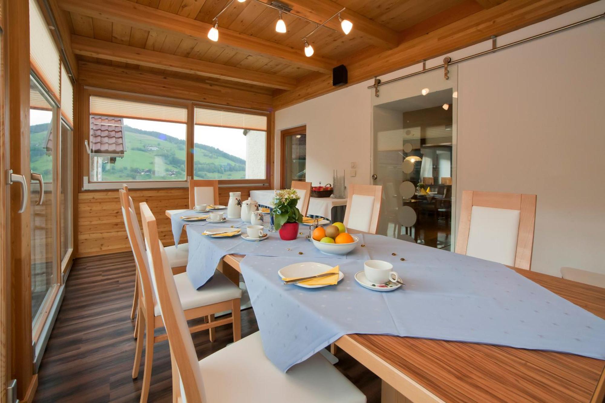Sportbauernhof - Gasthaus Hochalmblick Krems in Kaernten エクステリア 写真